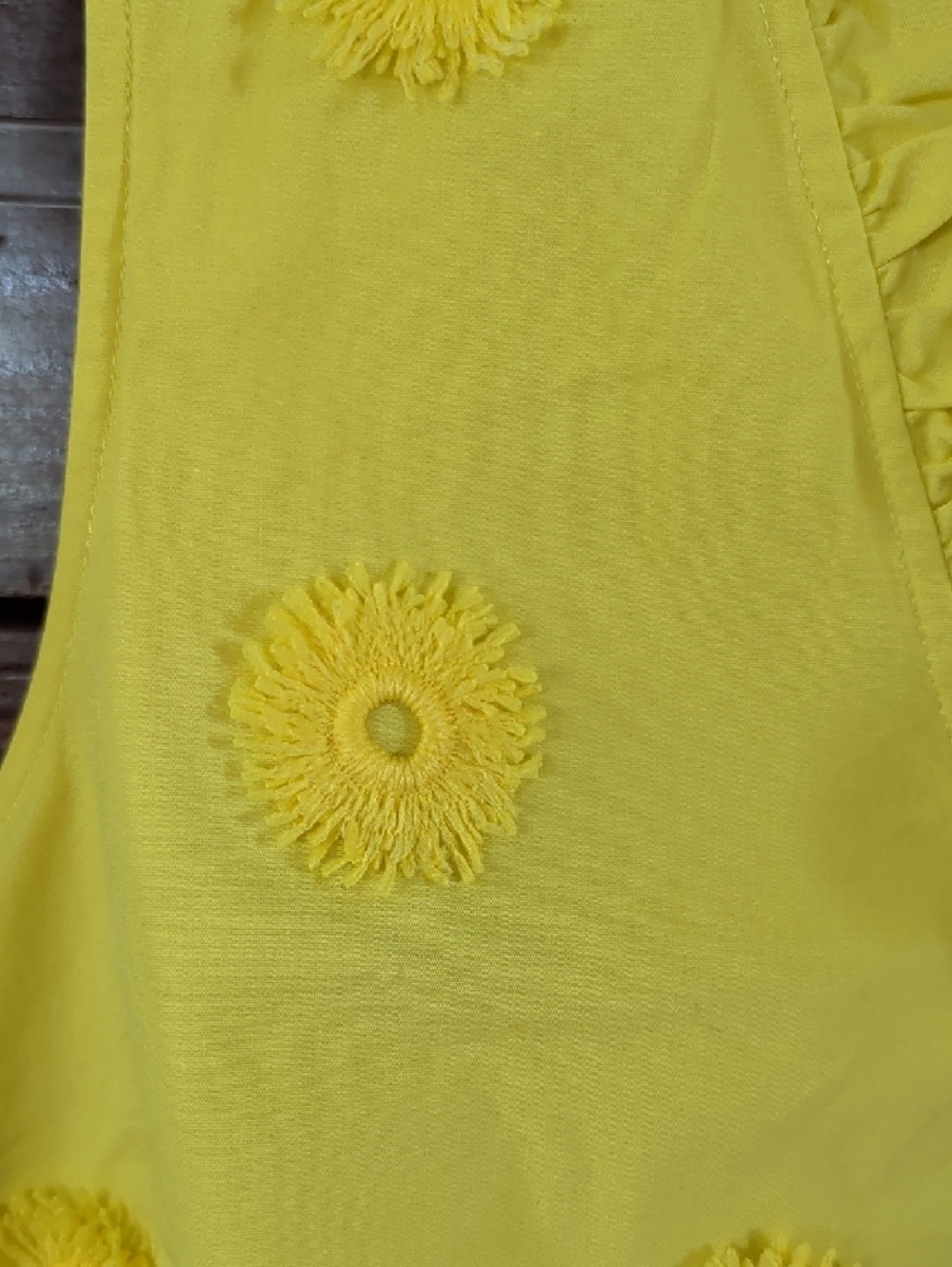 Talbots Yellow Sleeveless Ruffle-V Neck Floral Appliqué Top M - Picture 3 of 8